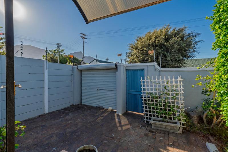 2 Bedroom Property for Sale in Harfield Village Western Cape